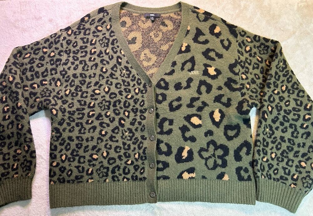 VANS Women’s XXL Heavyweight Green Animal Print V-Neck Button Cardigan Sweater